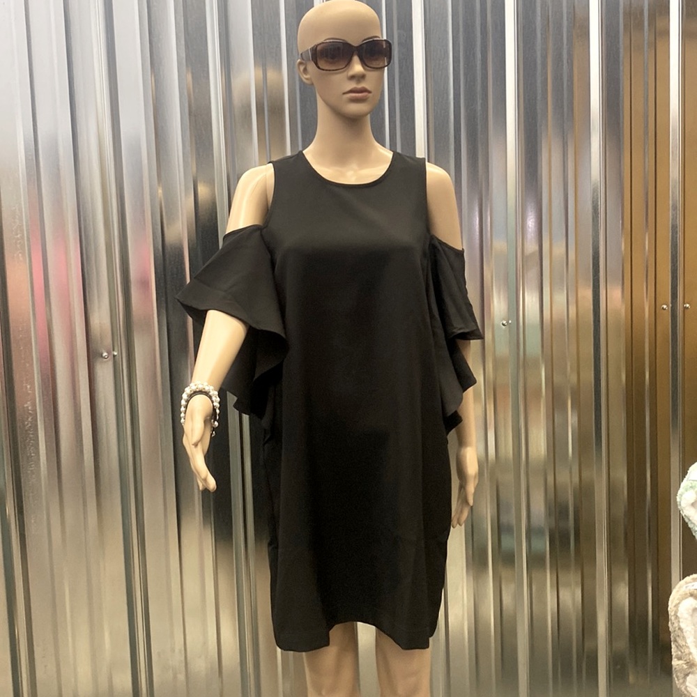 New with tags Mud Pie cold shoulder dress